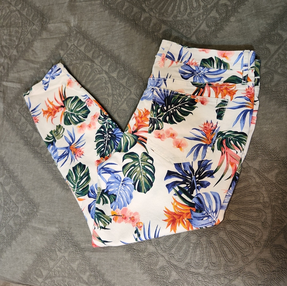 Tommy Bahama Tropical Floral Jeans - Picture 5 of 10